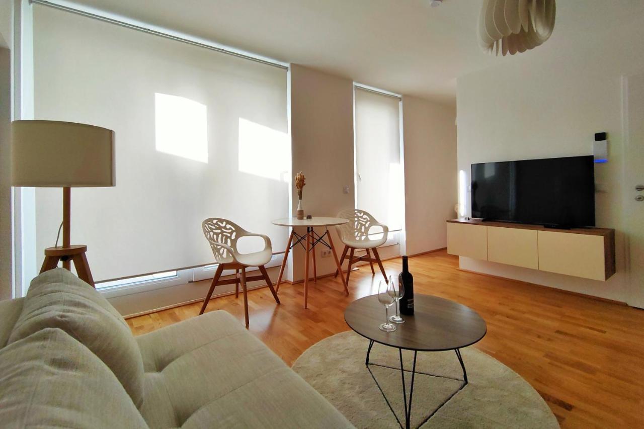 Luma Near Schoenbrunn With Parking Appartamento Vienna